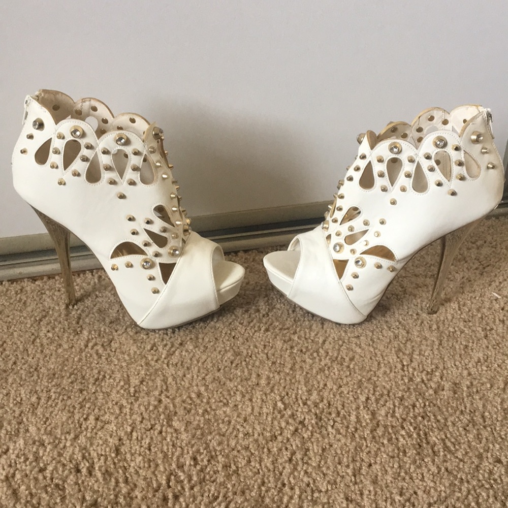 Scene by ShoeDazzle “Karie” Booties